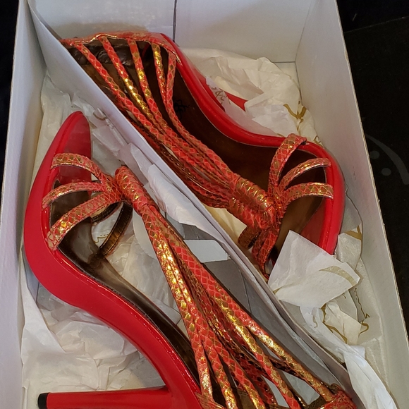 Carlos Santana Red and Gold "Glint" Shoe - Picture 6 of 8